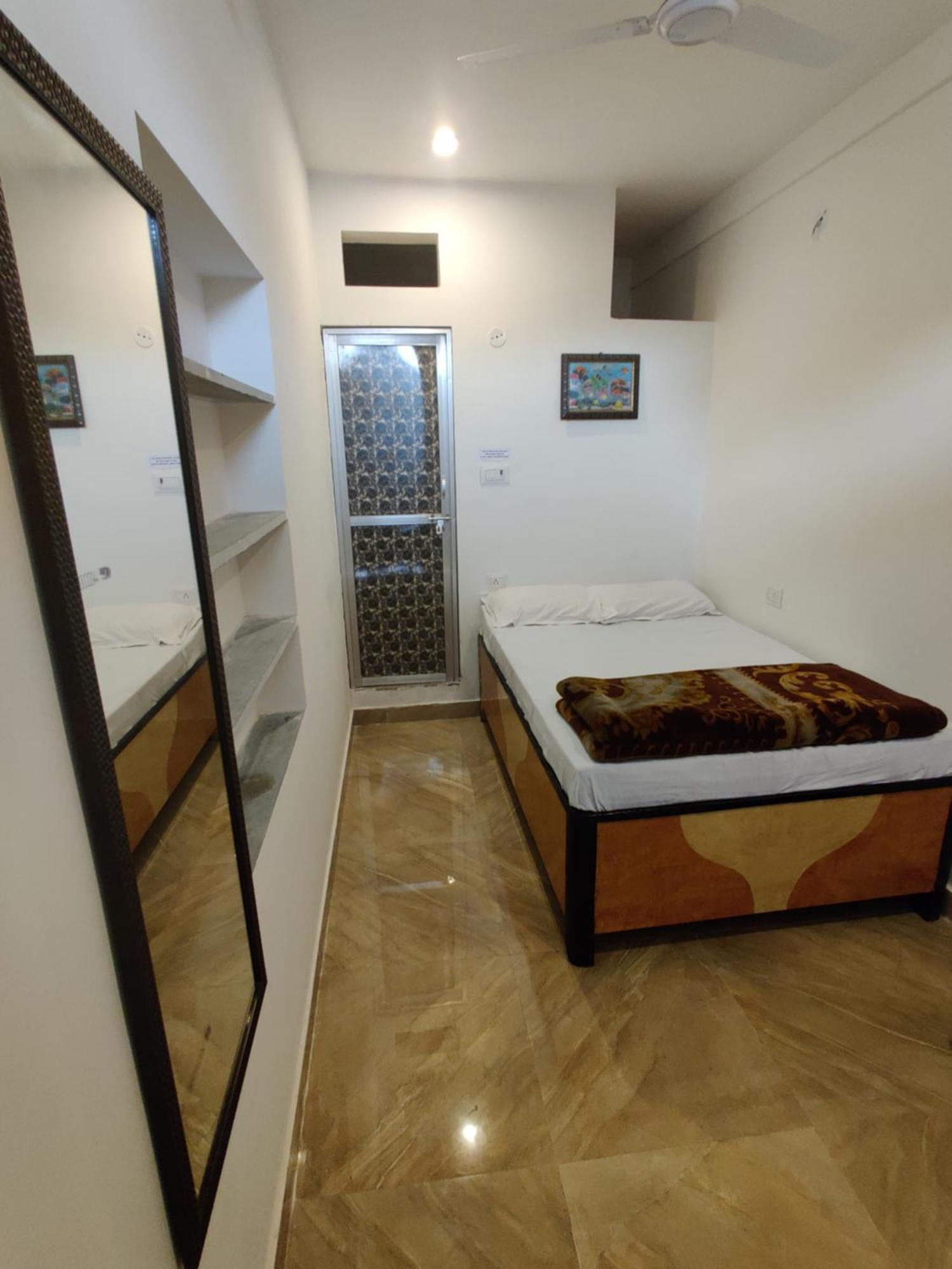 Varah Square Guest House Pushkar Zimmer foto