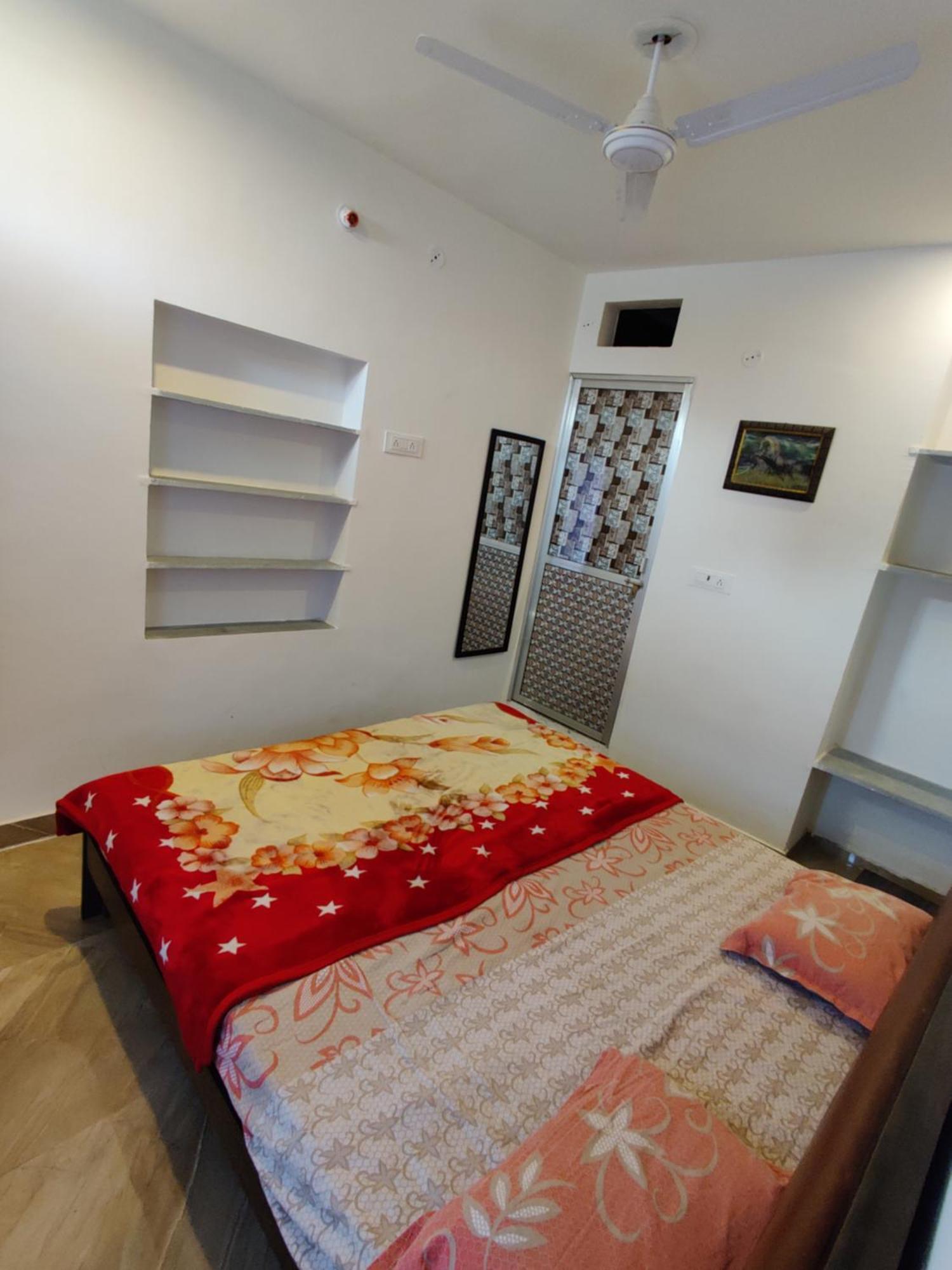 Varah Square Guest House Pushkar Zimmer foto